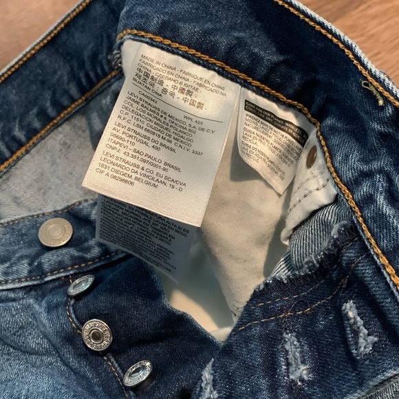 Levi's Women's Blue Cut Off Denim Shorts - Picture 4 of 4